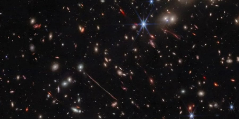 Дивовижний космос. Телескоп імені Джеймса Вебба допоміг з’ясувати неймовірну деталь про молоді галактики